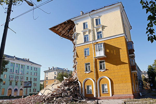 Проспект Ленина, 5: произведено обрушение части аварийного дома — Северная неделя